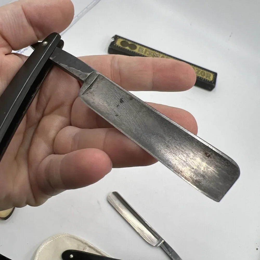 Bismarck Box & Razor Black Germany Straight Razor Bernett 701 4/8 & Gemc